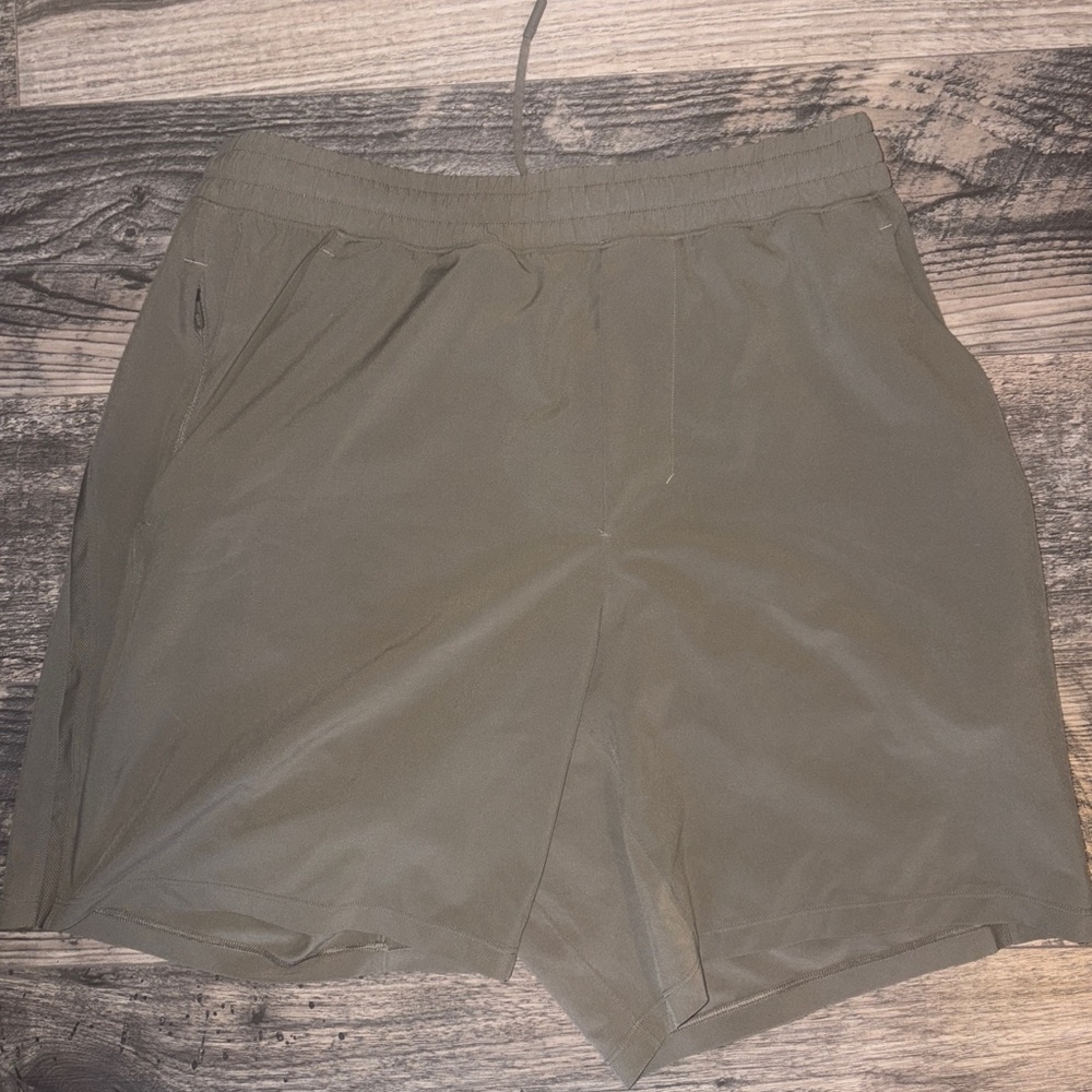 Lululemon Pace Breaker Linerless Medium 7” Used - Tan/Olive